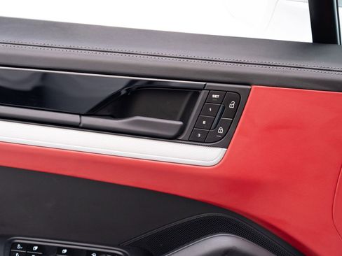 Used 2025 Porsche Cayenne S image 22