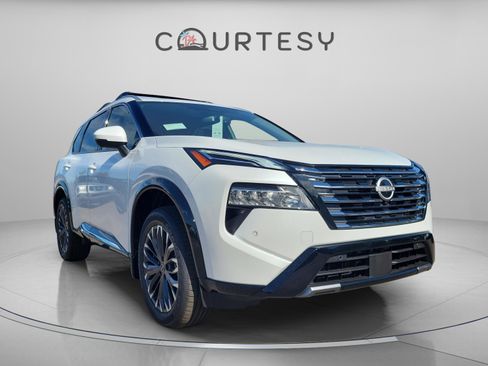 New 2026 Nissan Rogue Platinum image 5