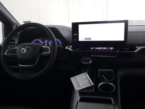 New 2026 Toyota Sienna XLE Woodland Edition AWD/4WD image 3