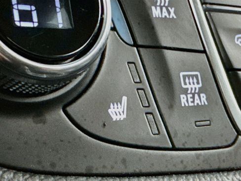 Used 2024 Chevrolet Equinox LT AWD/4WD image 4