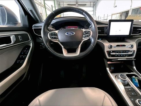 Used 2021 Ford Explorer XLT w/ Equipment Group 202A image 18