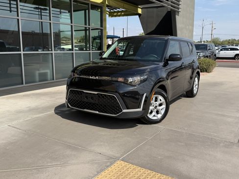 Used 2025 Kia Soul S FWD image 2