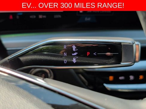 Used 2024 Cadillac Lyriq Luxury w/ LPO, Floor Liner Package AWD/4WD image 24