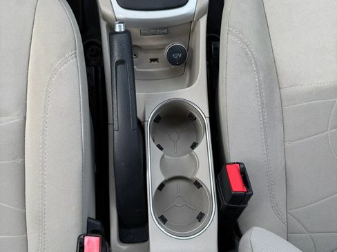 Used 2015 Ford Fiesta SE image 39