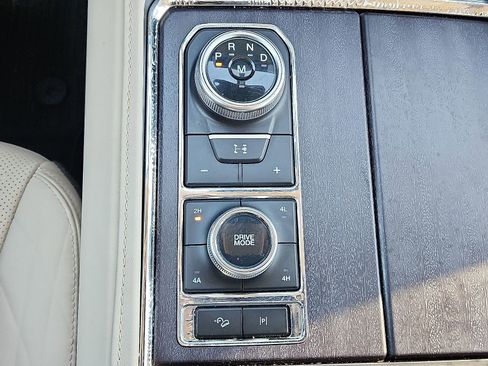 Used 2023 Ford Expedition Max Platinum AWD/4WD image 17