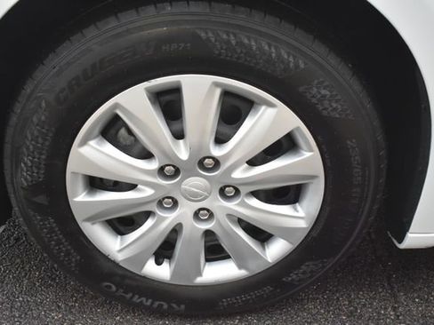 Used 2020 Chrysler Voyager L image 41