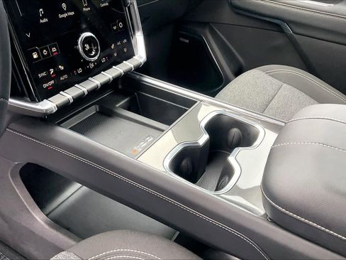 Used 2025 GMC Acadia Elevation image 16