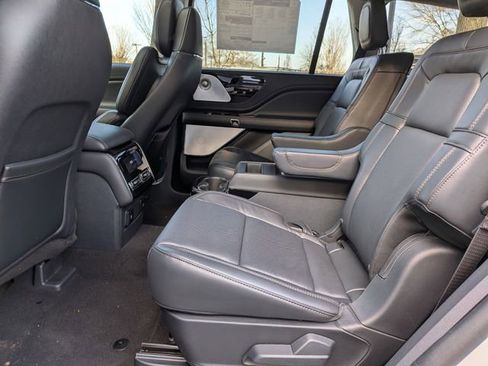 New 2025 Lincoln Aviator Reserve w/ Luxury Package image 12