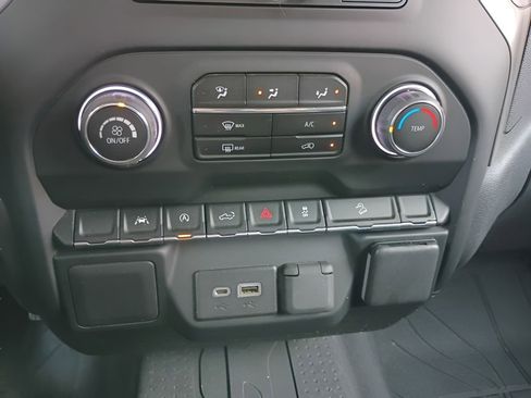 Used 2018 Chevrolet Silverado 1500 W/T w/ Black Out Edition image 21