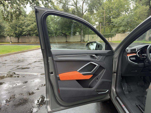 Used 2019 Audi Q3 2.0T Premium Plus w/ Premium Plus Package AWD/4WD image 17