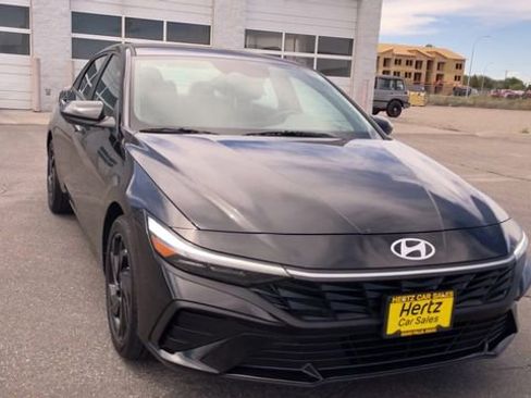 Used 2026 Hyundai Elantra Sport FWD image 4