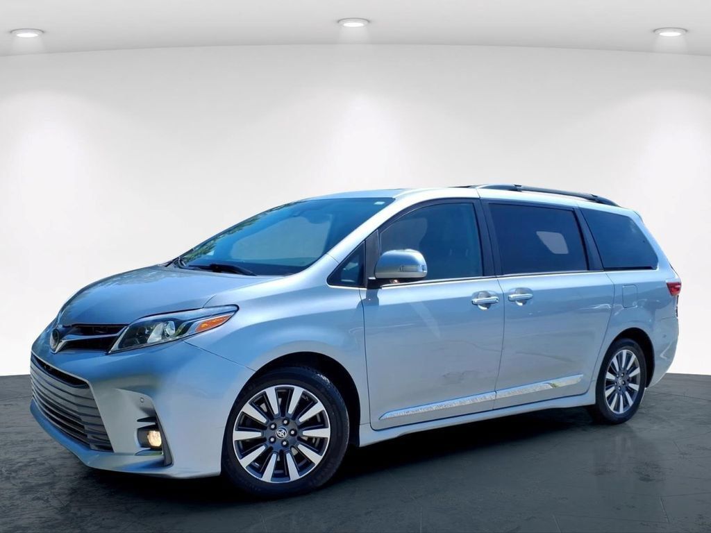 Used 2020 Toyota Sienna Limited Premium FWD image 2