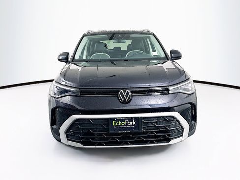 Used 2025 Volkswagen Taos SE image 2