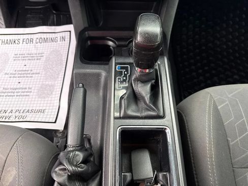 Used 2017 Toyota Tacoma TRD Sport AWD/4WD image 25