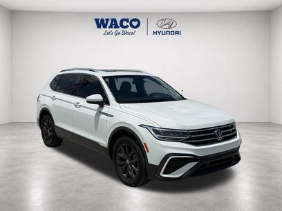 Used 2024 Volkswagen Tiguan SE w/ Panoramic Sunroof Package