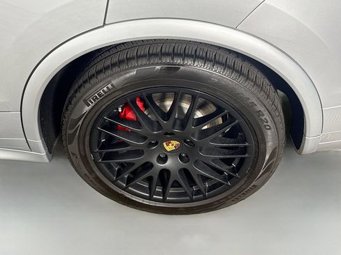 Used 2018 Porsche Cayenne GTS image 36