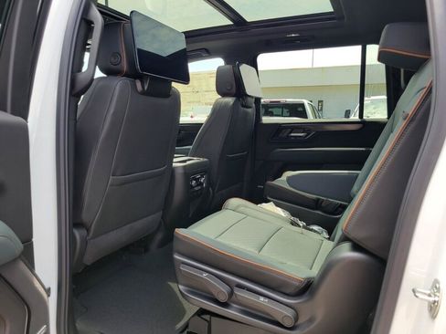 New 2026 GMC Yukon XL AT4 AWD/4WD image 28