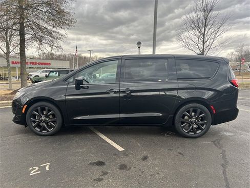 Used 2019 Chrysler Pacifica Touring Plus w/ S Appearance Package image 35