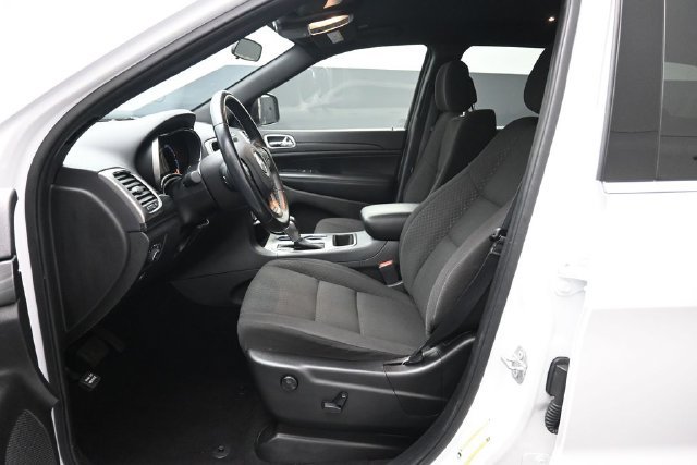 Used 2020 Jeep Grand Cherokee Laredo w/ Security & Convenience Group AWD/4WD image 10
