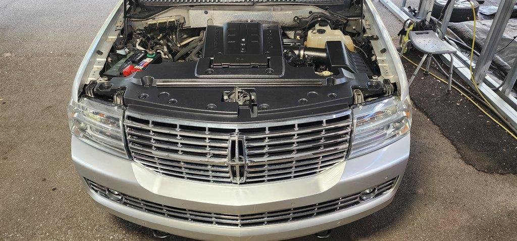 Used 2010 Lincoln Navigator L 4WD image 17