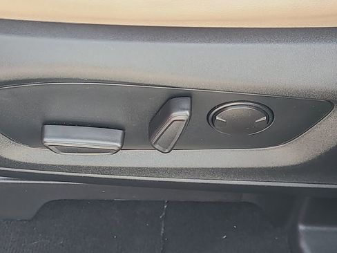 Used 2020 Ford Explorer XLT w/ Equipment Group 202A RWD image 15