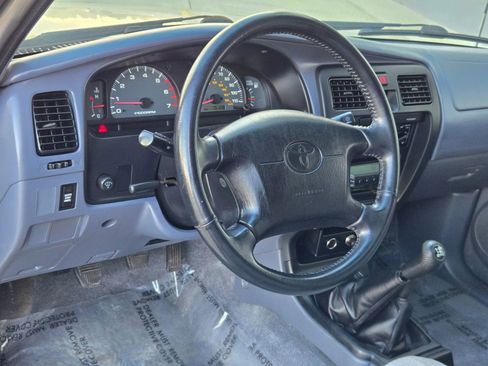 Used 2000 Toyota 4Runner SR5 image 11