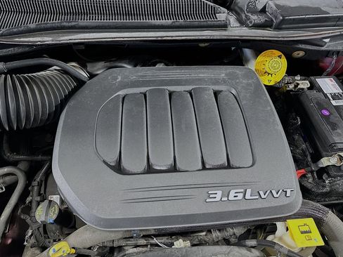 Used 2017 Dodge Grand Caravan SE image 28