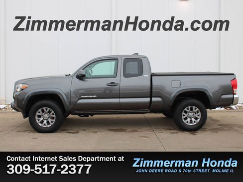 Used 2017 Toyota Tacoma SR5 w/ Tow Package image 23