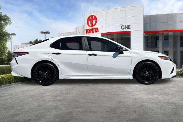 Certified 2020 Toyota Camry SE FWD image 3