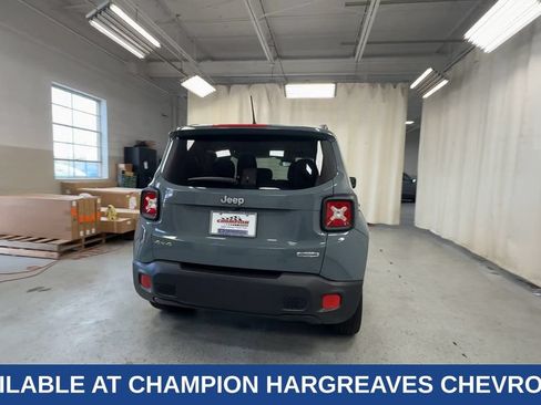 Used 2017 Jeep Renegade Latitude w/ Cold Weather Group AWD/4WD image 10