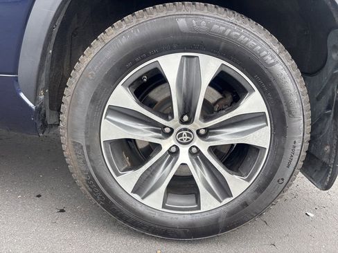 Used 2021 Toyota Highlander XLE AWD/4WD image 9