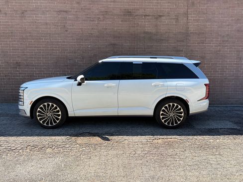 Used 2026 Hyundai Palisade Calligraphy FWD image 3