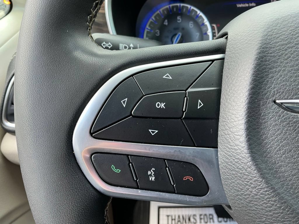 Used 2023 Chrysler Pacifica Limited FWD image 37