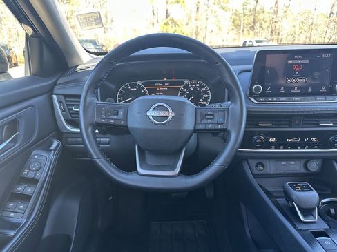 Used 2025 Nissan Rogue SV image 25