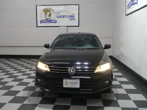 Used 2016 Volkswagen Jetta Sport image 2