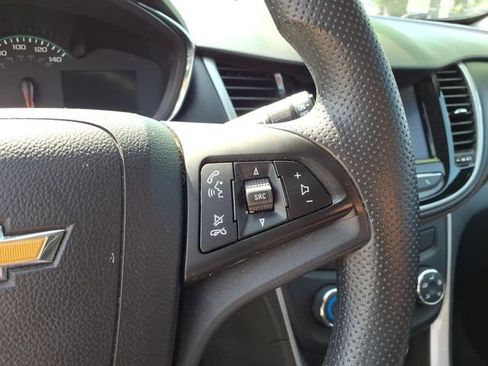 Used 2020 Chevrolet Trax LS FWD image 23