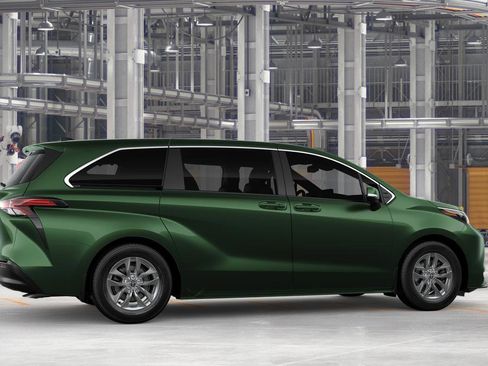 New 2026 Toyota Sienna LE FWD image 11