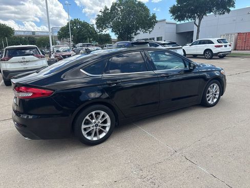 Used 2019 Ford Fusion SE FWD image 5
