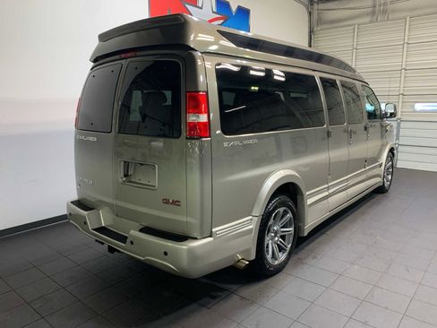 Used 2018 GMC Savana 2500 Extended w/ Enhanced Convenience Package image 3