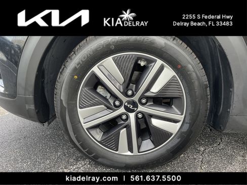 Certified 2022 Kia Niro EX image 28