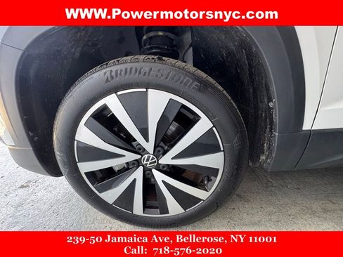 Used 2023 Volkswagen Taos SE FWD image 6