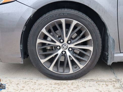 Used 2020 Toyota Camry SE FWD image 10