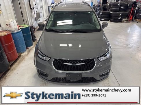 Used 2022 Chrysler Pacifica Touring-L image 29