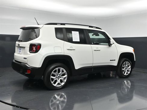 Used 2017 Jeep Renegade Latitude AWD/4WD image 5