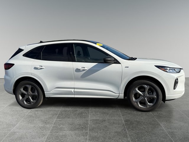 Used 2023 Ford Escape ST-Line w/ Tech Pack #1 AWD/4WD image 3