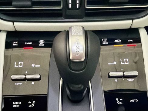 New 2026 Porsche Macan AWD/4WD image 18