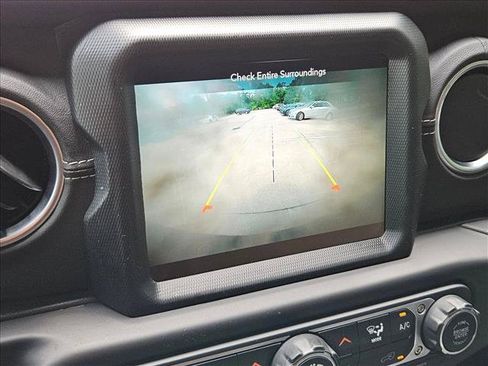 Used 2023 Jeep Wrangler Unlimited Sahara AWD/4WD image 13