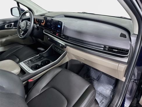 Certified 2025 Kia Carnival FWD image 29