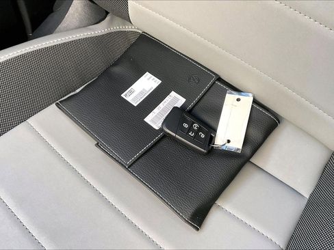 Certified 2023 Volkswagen Taos SE w/ Black Wheel Package image 11