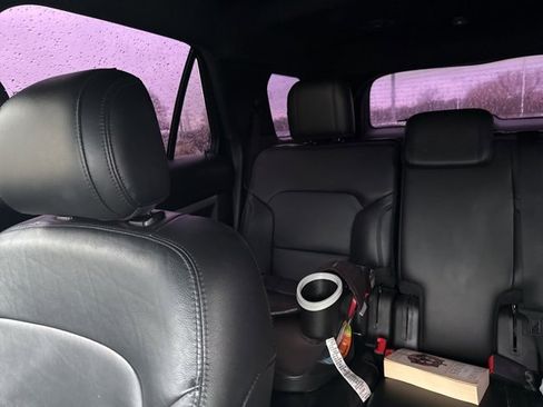 Used 2017 Ford Explorer XLT w/ Equipment Group 202A image 9